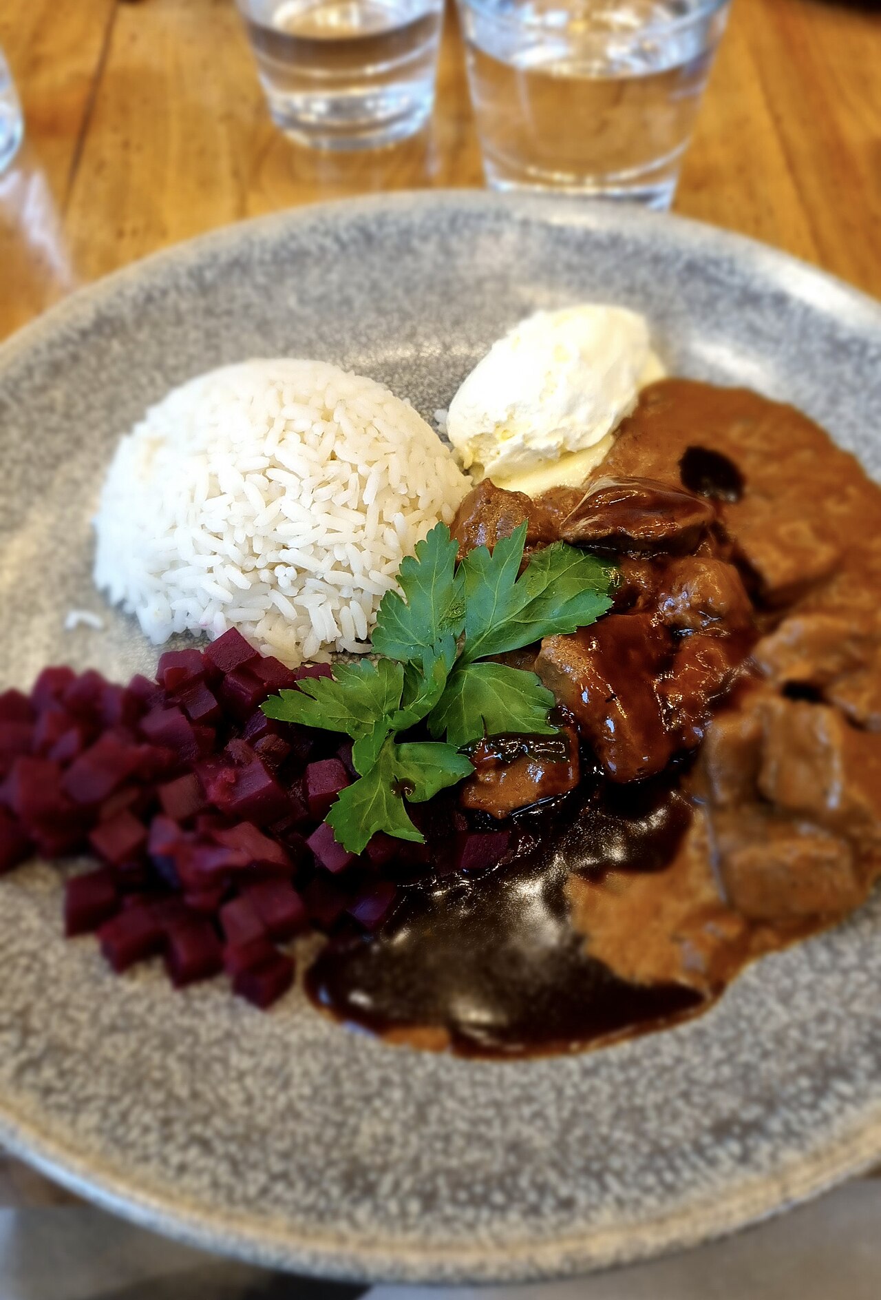 ビーフストロガノフの料理写真 3