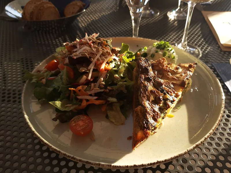 キッシュの料理写真 2