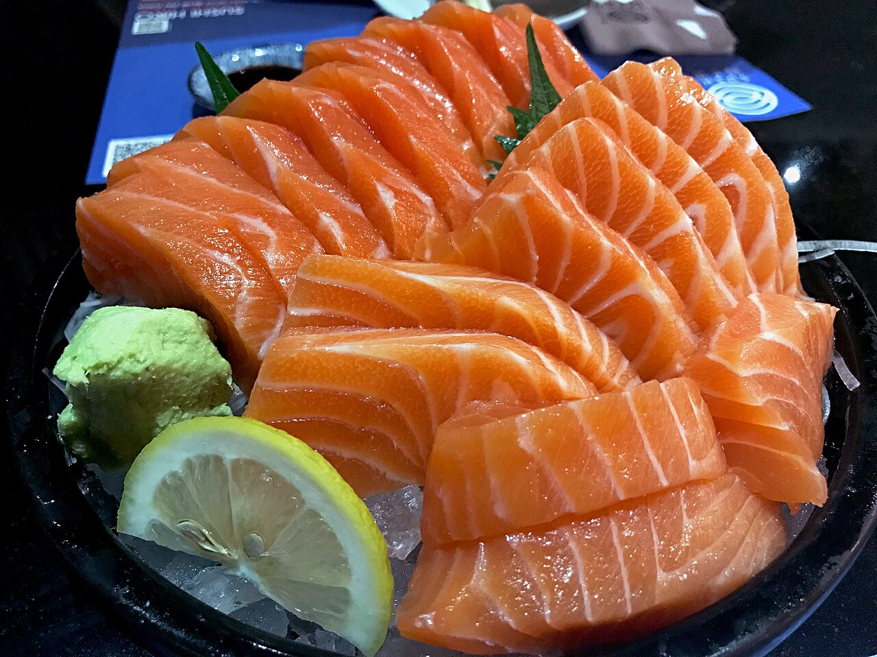 サーモンの刺身の料理写真 2