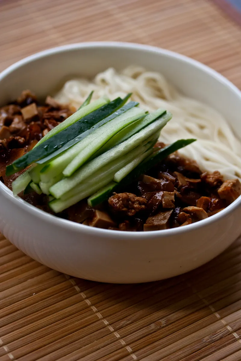ジャージャー麺